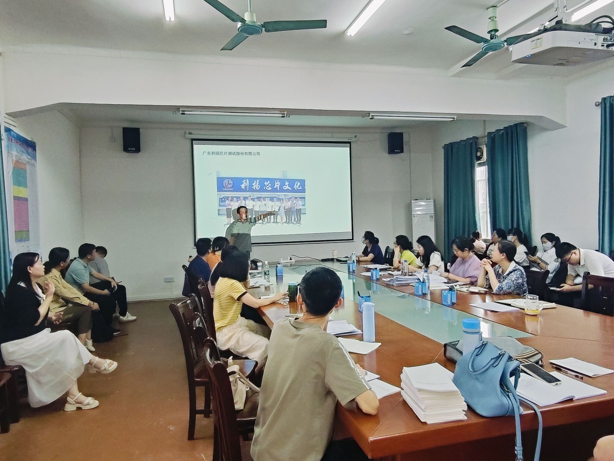 教师调研成果交流 校企共促教育发展——信息工程学院召开专业调研成果分享交流会
